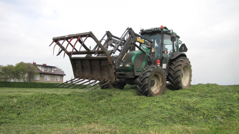 Valtra A83