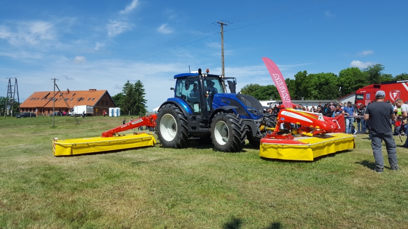 Valtra T174 Versu & Novacat 301 & Novacat S10