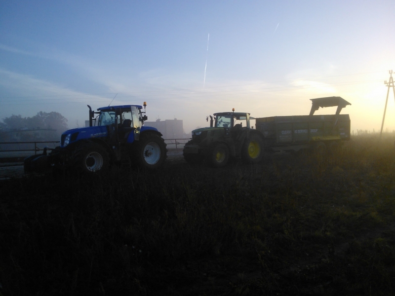New Holland T7.220 AC & John Deere 6210R + Marston