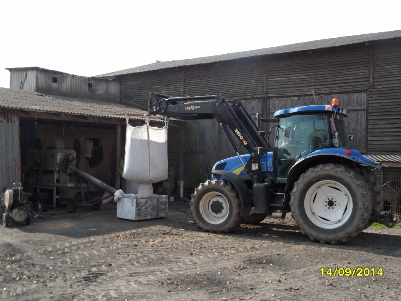 New Holland TS135A