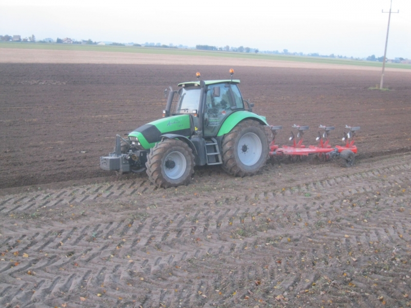 Deutz-Fahr 165.7 + Kuhn mm122