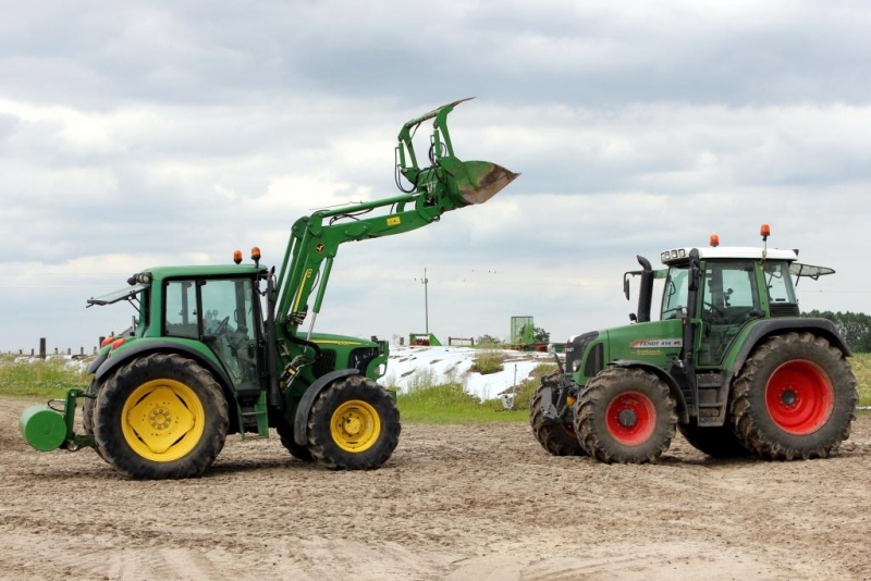 John Deere 6320 Premium i Fendt 414 Vario