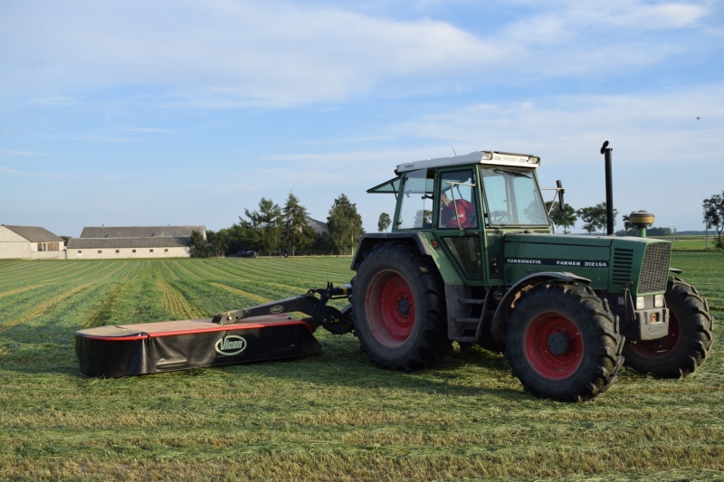 Fendt 311 Vicon Extra 328