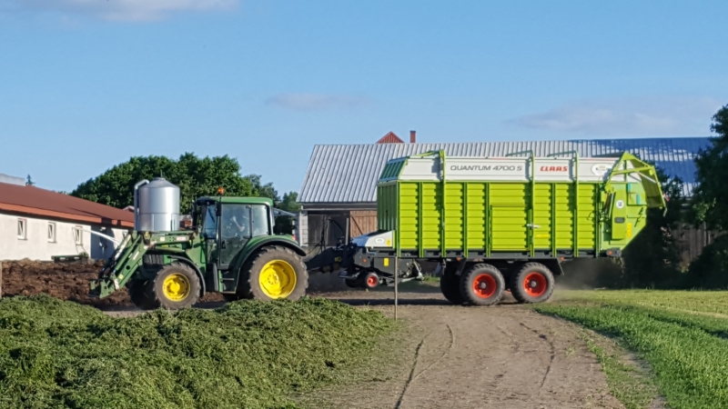 John Deere 6330 & Claas Quantum 4700S