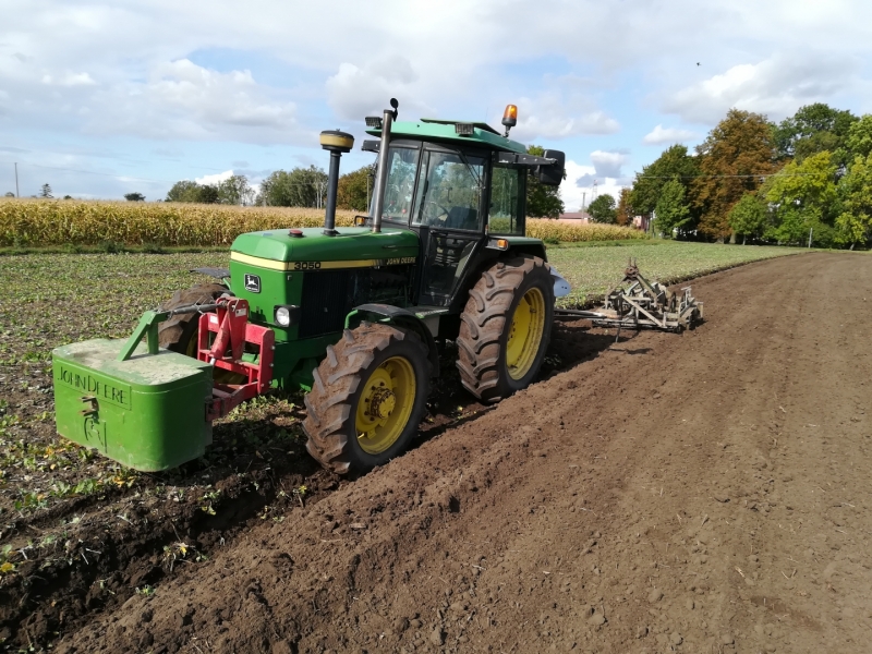 JD 3050T i Huard QR65