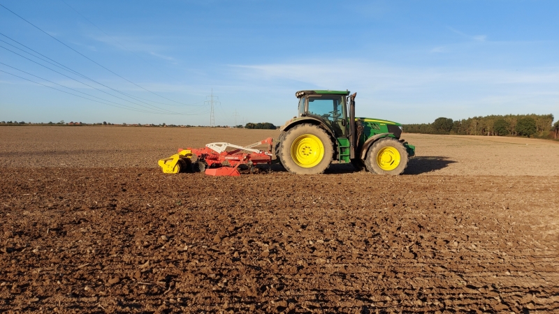 John Deere 6150R + Pottinger Synkro 3030