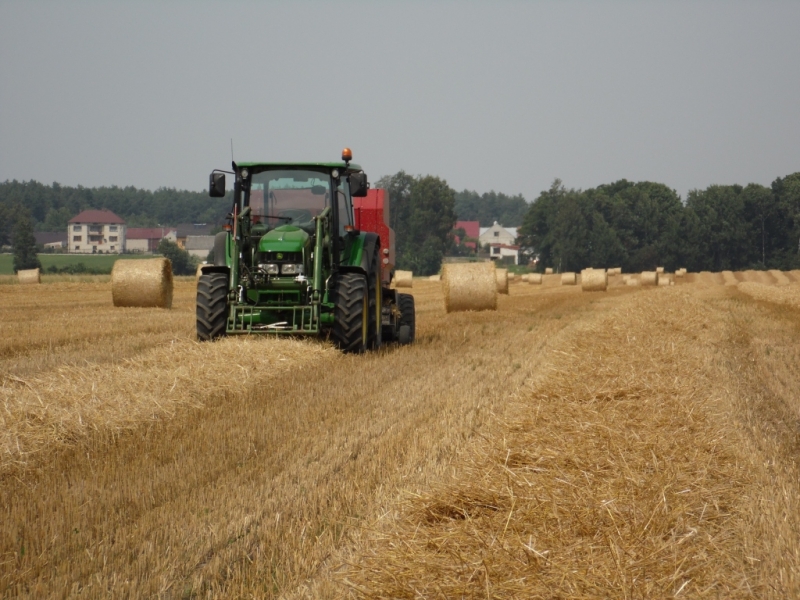 John Deere 5080R + Case IH RB344