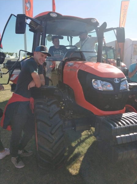 Kubota M4072