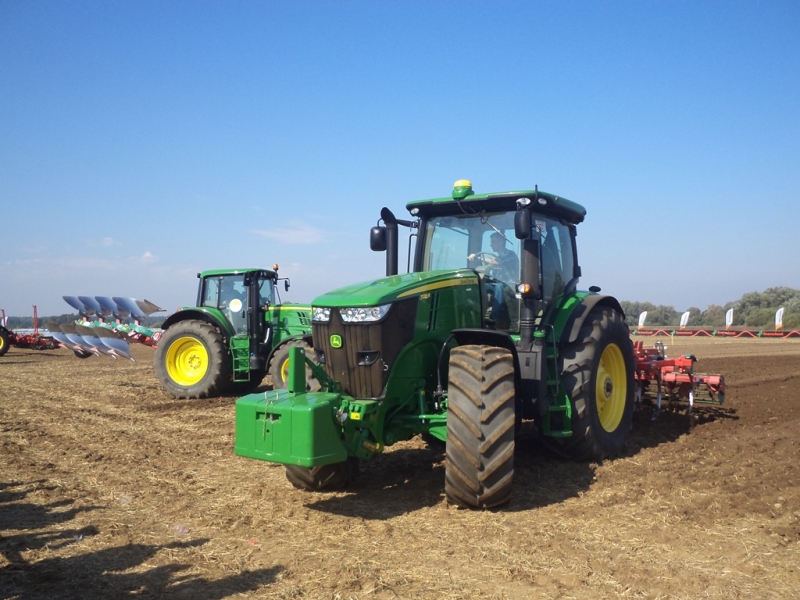 John Deere 7215R & 6170M