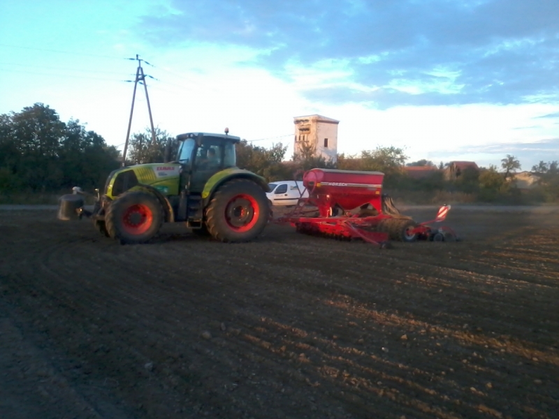 Claas Axion 820, Horsch Pronto 4DC