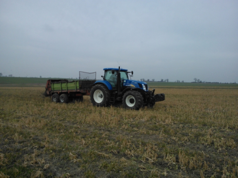 New Holland T7030 AutoCommand + Strautmann streublitz vs 10 td