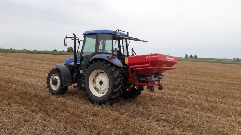 New Holland TD95D + Kverneland Accord Exacta EL700