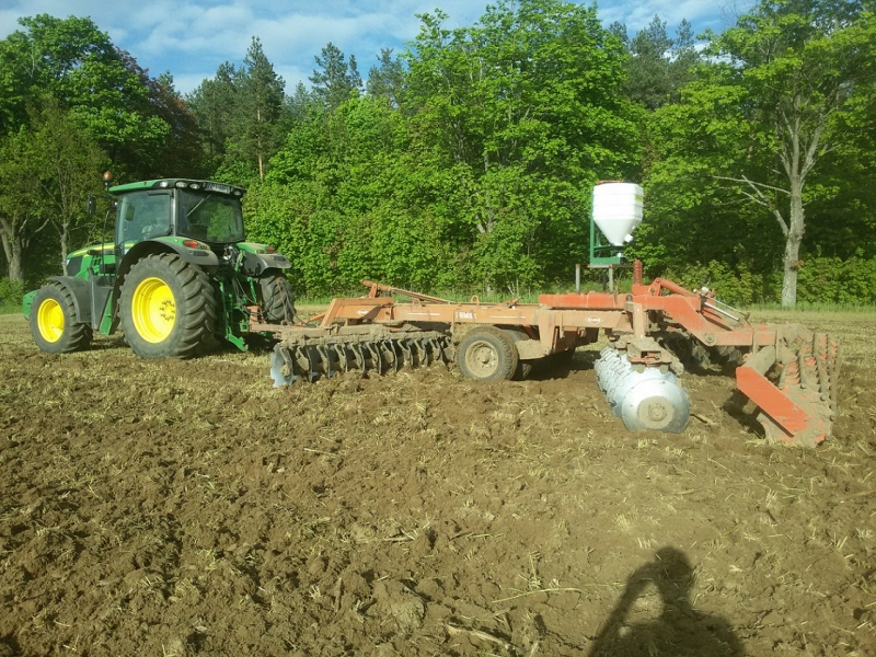 JD 6140R & KUHN HXL 44