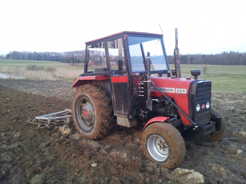 Massey Ferguson 255