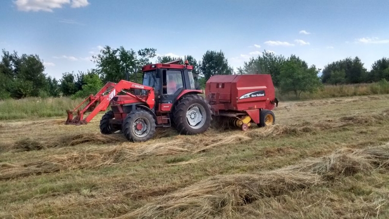 Case 895xl + new holland 548