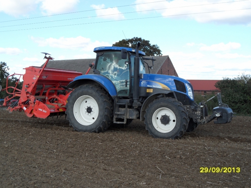 New Holland T 6070RC + Zestaw KUHN