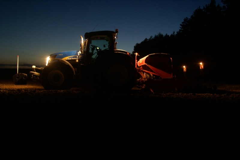 New Holland T7030 AC + Horsch Express 3TD