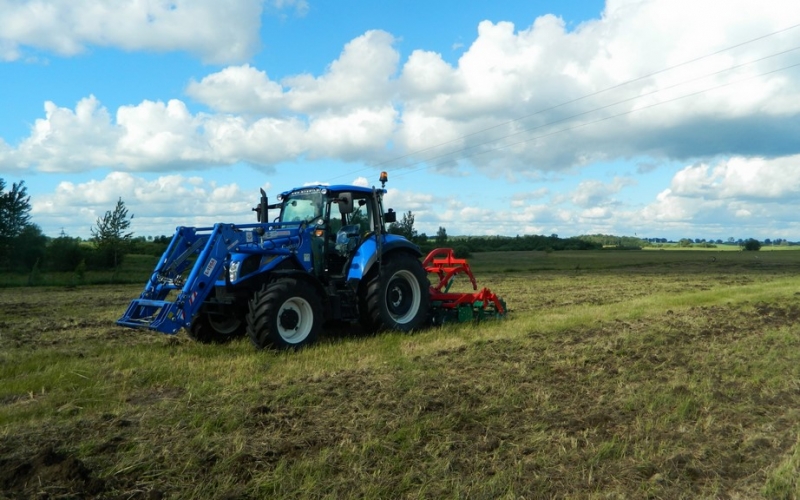 New Holland T5.105 DC / Agro-Masz AT 270