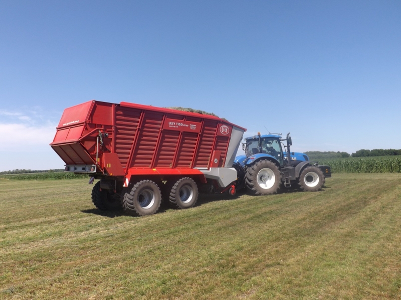 New Holland T7.220 & Lely Tigo