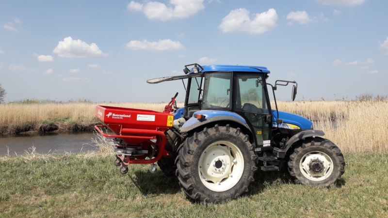 New Holland TD95D + Kverneland Accord Exacta EL700