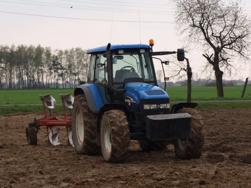 New Holland TM 120 + Vogel&Noot MS950