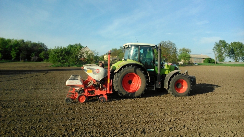 Claas Arion 640 + Kuhn Maxima