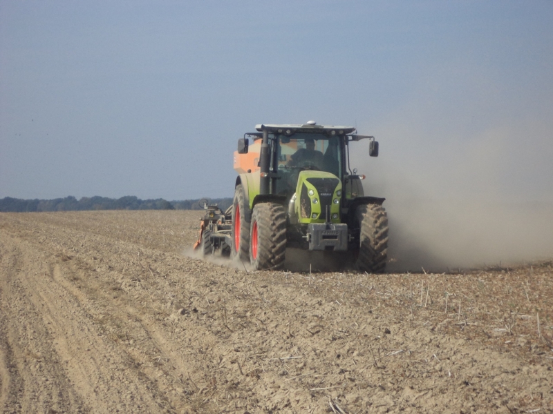 Claas Arion 640 + Mzuri