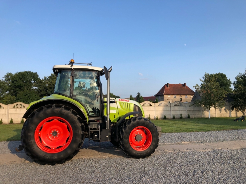 Claas Arion 520