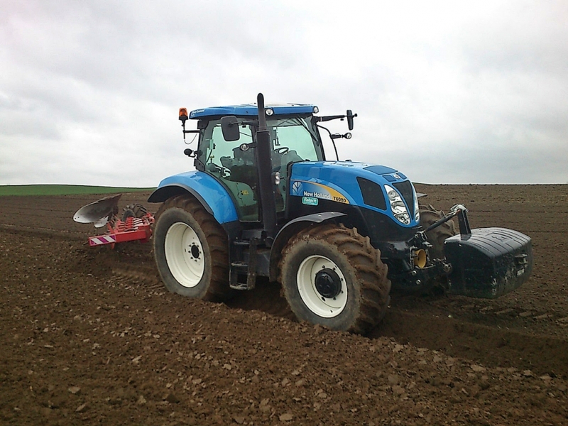 New Holland T6080 PC i MF 725