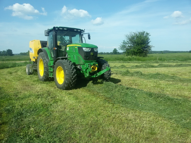 JD 6140R & New Holland