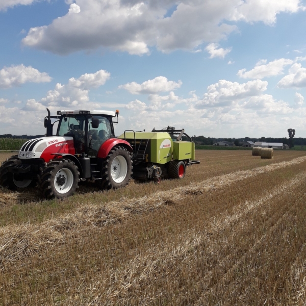 Steyr 6125 PROFI + Claas Rollant 375 Uniwrap