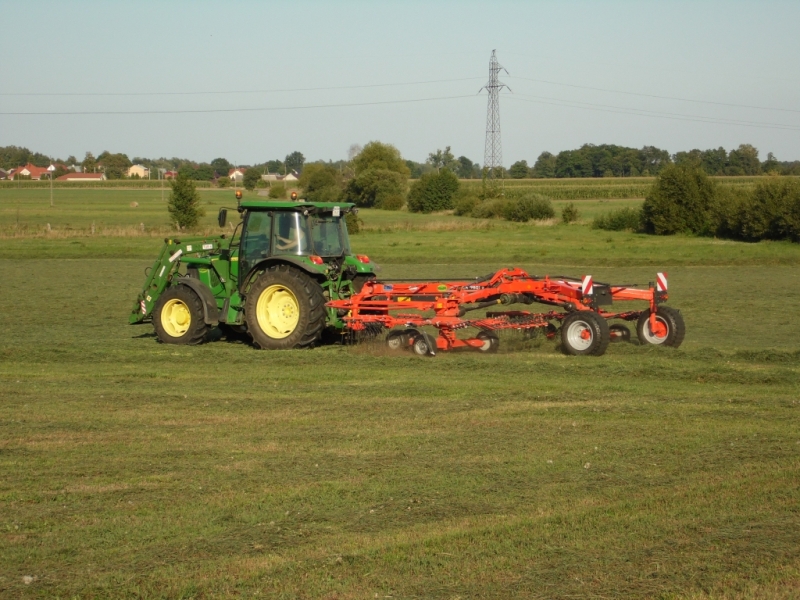 John Deere 5080R i Kuhn GA 7501+