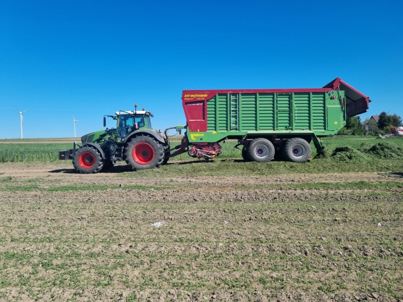 Fendt 826Vario + Magnom 430