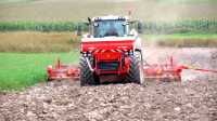 Fendt 930 Vario & Kuhn Venta CSC6000