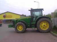 John Deere 8230