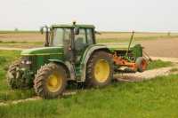 John Deere 6910 + Amazone