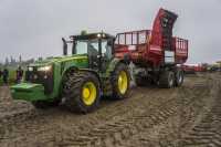 John Deere 8310R + Holmer