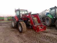 Case IH Farmall 105U + Quicke Q49