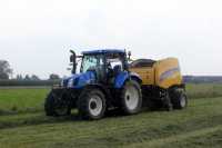 New Holland T 6.140 Auto Command & New Holland Roll-Belt 150