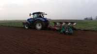 New Holland T7.270 AC i Kverneland EM 100