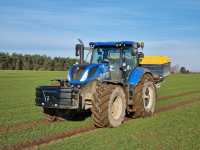 New Holland T7.230 AC & Bogballe M35W Plus