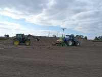 John Deere 6320 VS New Holland TVT190