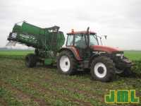 New Holland M135 + Stoll V202