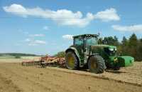 JD 6140R & KUHN HXL 44