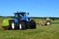 New Holland T7.220 & Claas Roland 350