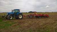 New Holland T7030 AC + Horsch Terrano 5FM