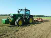 JD 6140R & KUHN HXL 44