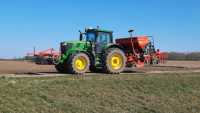 John Deere 6195M i Kuhn Sitera 3030